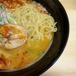 頭 - 鶏赤そば　麺UP