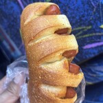 サザンカ - スパイシーなウインナーのパン
