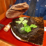 ひろしま 蕎麦人 - 花巻そば880円、温かいそばで大きな海苔が二枚載っています。27.3.28