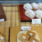 Kashidokoro Mochiya - ふわふわロール
                        洋菓子もあります