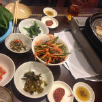 夜明けの家 - サムギョプサルについてる小皿料理