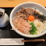手造りうどん 楽々 - 黒毛和牛肉ぶっかけうどん(温)