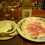 ラ ピニャータ - ブッラータと生ハム、白ボトル15.3