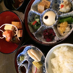 韻松亭 - ランチの3段弁当