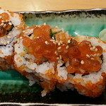 Tsukiji Sushikou - 巻き寿司：イクラ鮭ハラス巻（ハーフ）