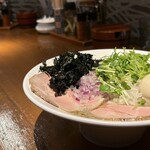 金沢濃厚煮干豚骨 伊乃心 - 