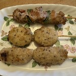 銀座惣菜店 - 料理写真:チーズ好きにはたまらないチーズつくね・相性抜群のアスパラ巻き・コリコリ感が絶妙な軟骨つくね。