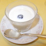 四川料理 桃源郷 - たっぷり食べたい派ランチ　１７８２円　４人分　食後の正宗杏仁豆腐　【　２０１３年３月　】