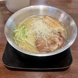 麺らいけん - 料理写真:純塩らぁ麺中盛1040円