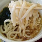 山田うどん - 表面は綺麗で腰が無く　薫り、歯ごたえ無し、いにしえさんよりは良い