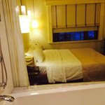 堂島ホテル - バスルームから見た部屋