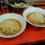 自家製麺 伊藤 - 中華麺　小(左)、比内地鶏麺　中(右)