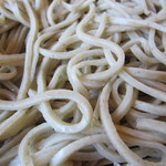 椿 - やや不揃いですが、ｴｯｼﾞが効いており・・・、