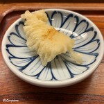 江戸寿司 - 烏賊の天ぷらに微量の醤油を落とし