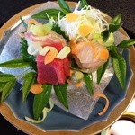 お造り　鯛・鮪・勘八