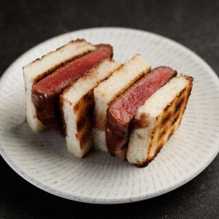 黒毛和牛ヒレサンド｜眼の前で焼き上げるヒレは贅沢の極み