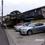 天庵 - ３台のみの駐車場は常に満車っす。私は観念してコインパーキングに入れました。