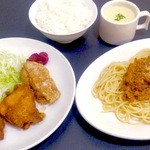 Karehakaraagekanojohamitososu - スペシャル（７割サイズミート・唐あげ３個・小ライス・スープ付）１０００円