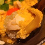 集 - ①やきとり屋の親子丼
周防高森どりを使用、ハーブ配合した飼料で育成の白系ブロイラー鶏【ブランド鶏】、大振りな切り分け、食べ応えがあります
汁だくで出汁と卵黄とが混ざり濃厚な味わい