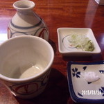 天庵 - 蕎麦猪口と薬味が先行給仕されましたが・・・肝心の物は未だでっす