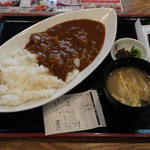 Hakatatenjimmotsunabeotafuku - 日替り定食の牛スジカレー。開店記念で500円
