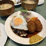 洋食クアトロ - ハンバーグ＋クアトロコロッケ
