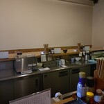 讃岐うどん いそや - 店舗内。