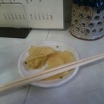 「サービスの漬物です！」