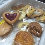 PATISSERIE DE AMBIANCE - Le BENKEI内にあるパティスリーの焼き菓子詰め合わせ。実家にあったのを頂きました！
            お菓子美味しいけど…それよりLe BENKEIのお料理食べに行きたい＼(^o^)／