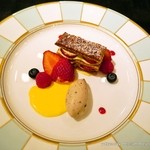 ホテル日航東京 - 2015.03　いちごのミルフィーユ、あずきのアイスクリーム添え