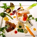 ホテル日航東京 - 2015.03　春野菜と魚介類のサラダ（河合シェフの盛り付け）
      笠原シェフによる蛸の柔らか煮、さよりの昆布締め、初鰹。