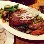 木を植えるレストラン オーロラ - 石垣島の美崎牛100％プレミアムサラダハンバーグ