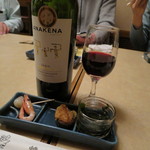 焼鶏館 - 赤ワインとお通し(2015年3月)