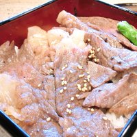 雅山GARDEN - 【'15/03/27撮影】雅山肉の日限定ランチ<限定40食> 1000円 の黒毛和牛サーロインステーキ重