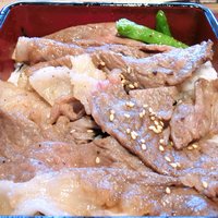雅山GARDEN - 【'15/03/27撮影】雅山肉の日限定ランチ<限定40食> 1000円 の黒毛和牛サーロインステーキ重