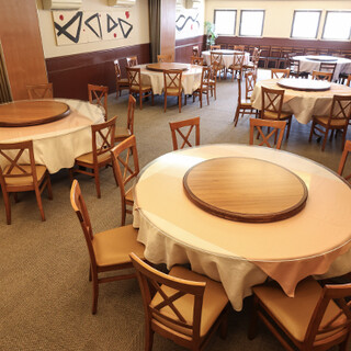 2階には大型の宴会場をご用意。立食時は100名様まで貸切対応