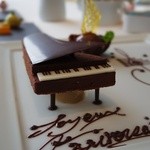 CROWN - ピアノのケーキ
