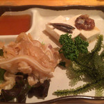 Okinawa Ryourishi-Sa- - 生ビールとオススメ三点盛りのミミガーと海ぶどう、わたガラス（カツオのわた）&すぐガラス（バリの稚魚）豆腐(^^)