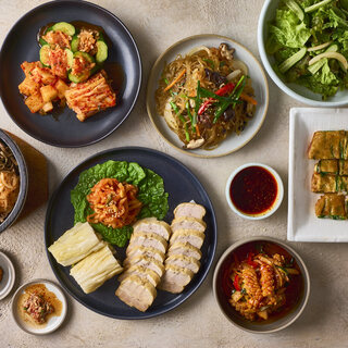 本場韓国の伝統料理を堪能！種類豊富にご用意しております◎