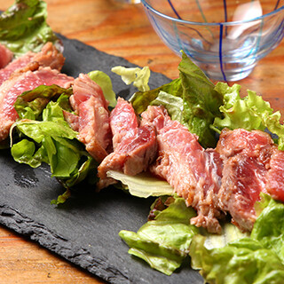 お酒と楽しむ逸品◆名物まぐろほほ肉ステーキなど豊富にご用意