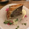 レ・ピコロ - 鹿肉とピスタチオのパイ包み焼き