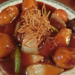 ゆるり 中華食堂 癒食同源 - 七色豚とチーズのミルフィーユ酢豚 680円。