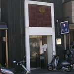 たま木亭 - 駐車場は左側に