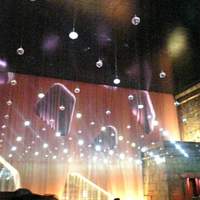 RESTAURANT DAZZLE - 輝くスワロフスキーの照明