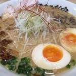 らーめん錦 - スキー帰りのアウトレット。
フードコートの濃熟鶏白湯ラーメン＼(^o^)／
まあまあだけど、CPが…(￣◇￣