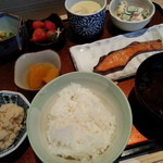 Tempura Ono - 本日のお昼膳～紅鮭の塩焼き