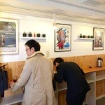 そばうさ - 平日昼時には入口渋滞してます（オーダー都度茹でのため若干待ちます）