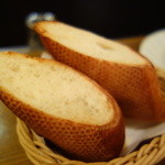 BAR 保志 - 美味しいバケットはアヒージョで