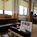 みのり家 - テーブル・カウンター・座敷あり