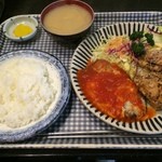 コットンドール - チーズハンバーグと鶏肉ゴマからあげ(850円)